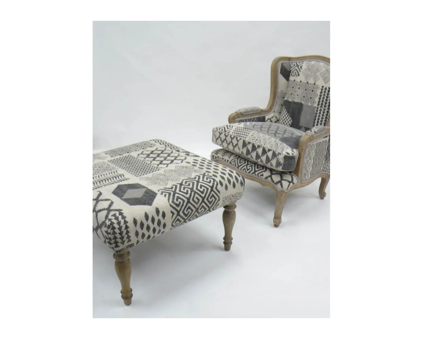 Outlet Repose-pieds gris motif patchwork et pieds en bois naturel "Sofia" Fauteuil Bergère