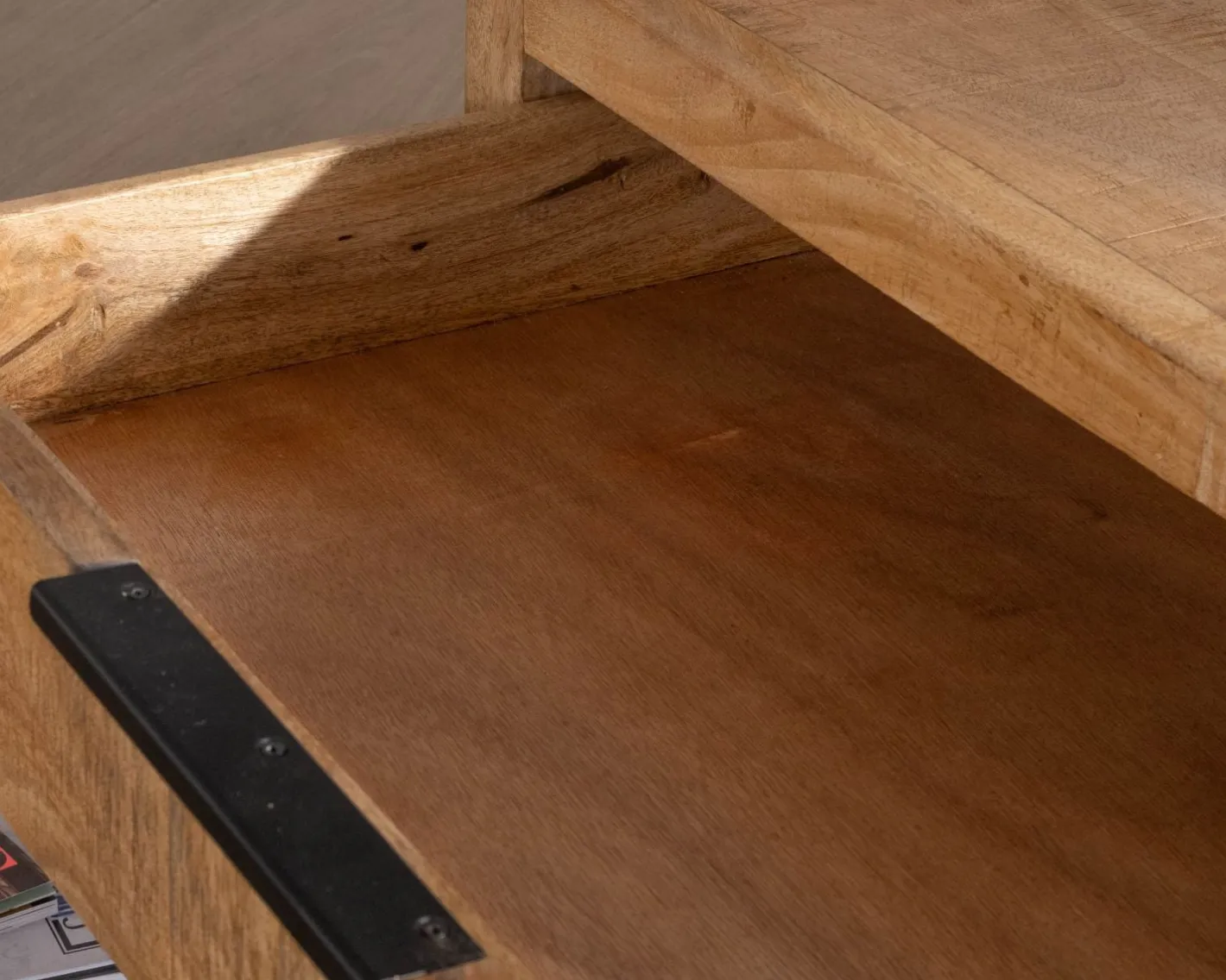 Hot Table basse carrée 80 cm en manguier et pieds métal "Manoha" avec grand tiroir Table Basse Carrée