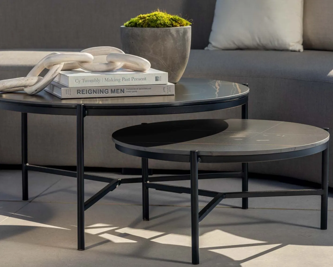 Online Table basse design noire plateau céramique et structure 3 pieds "Sokha Beach" diamètre 126 cm Table Basse Ovale Ou Ronde