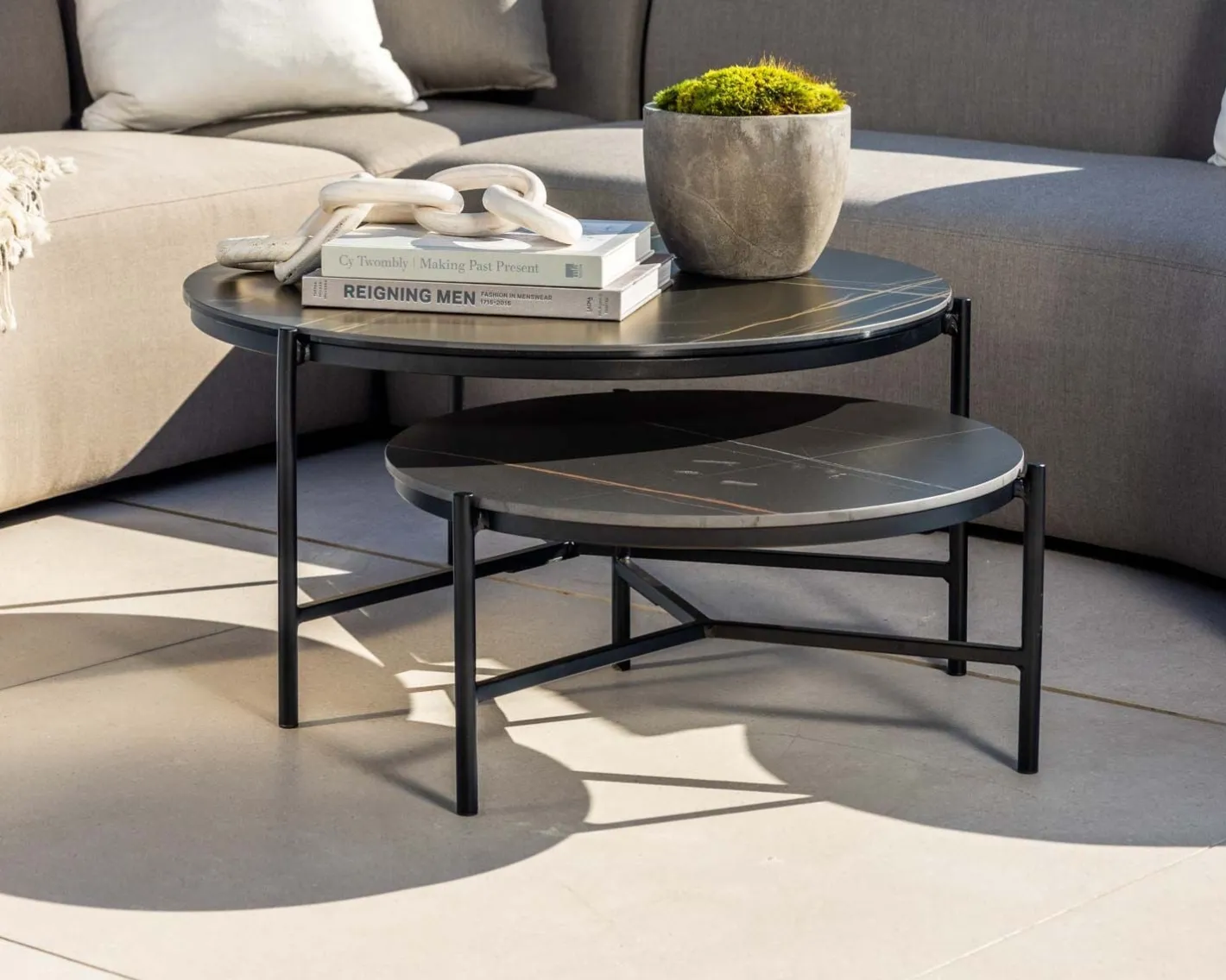 Online Table basse design noire plateau céramique et structure 3 pieds "Sokha Beach" diamètre 126 cm Table Basse Ovale Ou Ronde