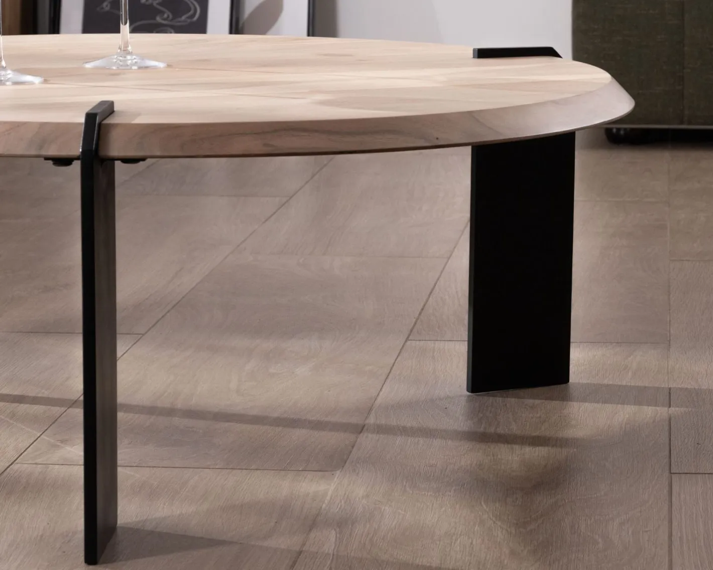 Outlet Table basse ronde design en acacia et 3 pieds métal noir "Shelley" Table D'Appoint|Table Basse Ovale Ou Ronde