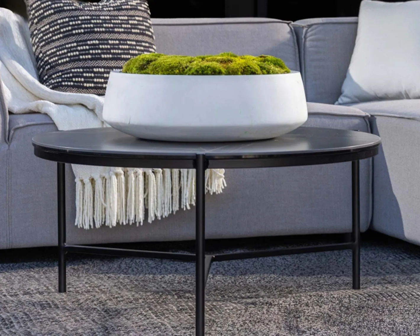 Table basse ronde en aluminium et plateau céramique noir "Lazy Beach" diamètre 62 cm Table Basse Ovale Ou Ronde