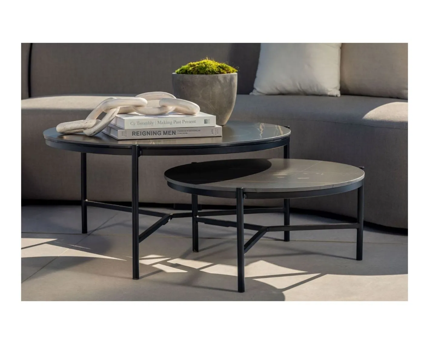 Table basse ronde en aluminium et plateau céramique noir "Lazy Beach" diamètre 62 cm Table Basse Ovale Ou Ronde