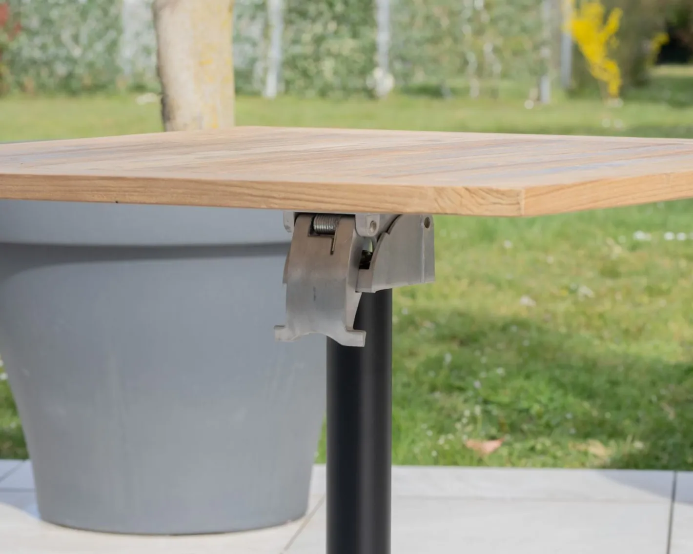 Sale Table bistrot 80x80 cm en teck et pied central aluminium "Ozone" plateau rabattable Table À Manger Carrée