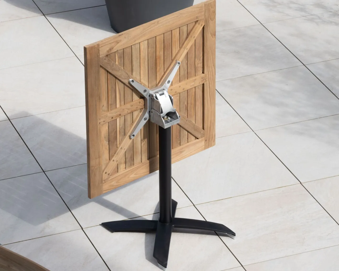 Sale Table bistrot 80x80 cm en teck et pied central aluminium "Ozone" plateau rabattable Table À Manger Carrée