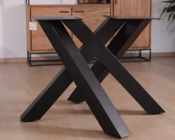 Sale Table carrée 150x150 cm acacia naturel massif et métal noir 