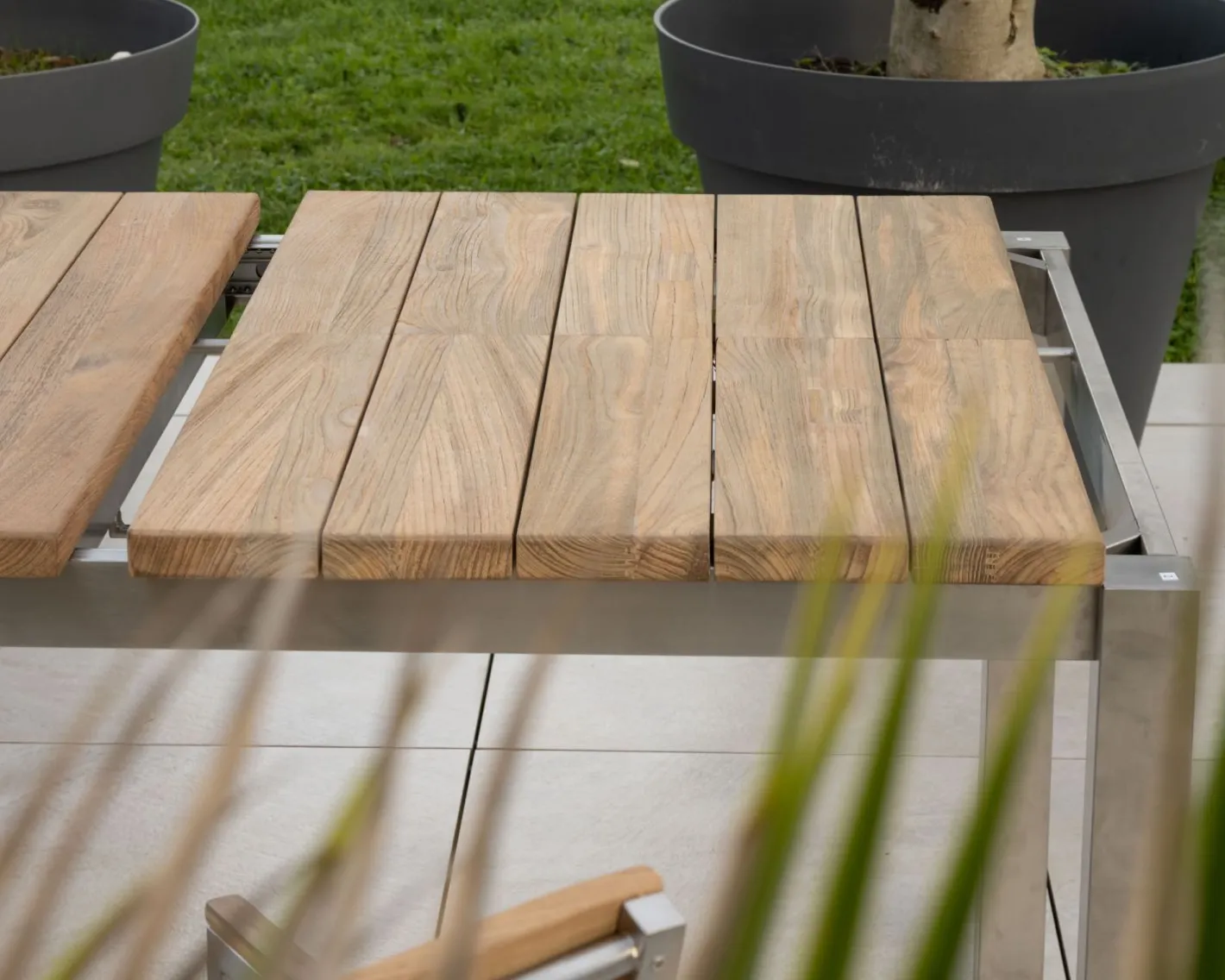 Table de jardin extensible 160 à 220 cm design contemporain "Melta" en teck et acier inoxydable Table À Manger Carrée
