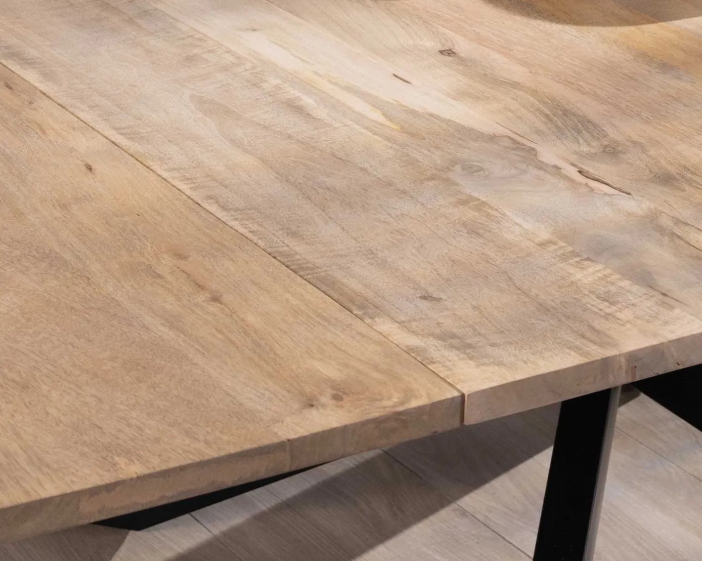 Table de repas carrée 120x120cm style industriel manguier et métal "Haden" avec extensions Table À Manger Carrée