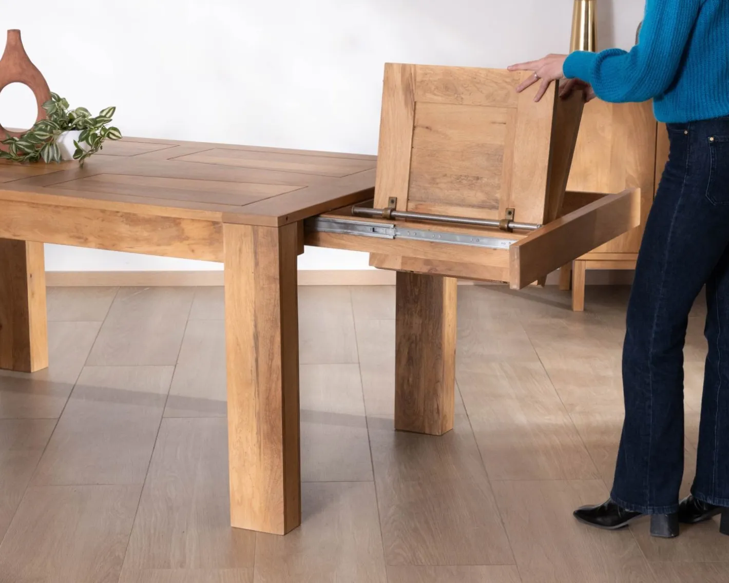 Outlet Table de repas extensible en manguier teinte chêne clair "Jappéo" 160 à 250 cm Table À Manger Rectangulaire