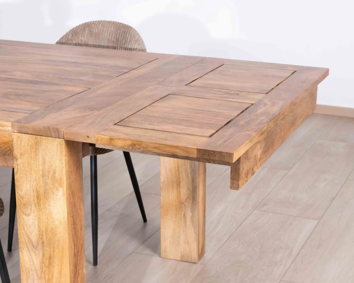 Outlet Table de repas extensible en manguier teinte chêne clair "Jappéo" 160 à 250 cm Table À Manger Rectangulaire