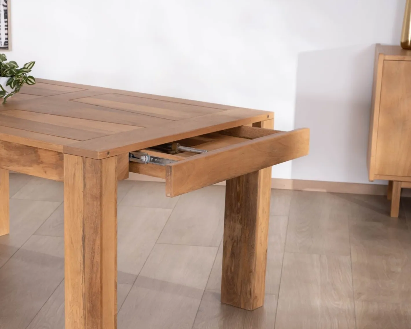 Outlet Table de repas extensible en manguier teinte chêne clair "Jappéo" 160 à 250 cm Table À Manger Rectangulaire