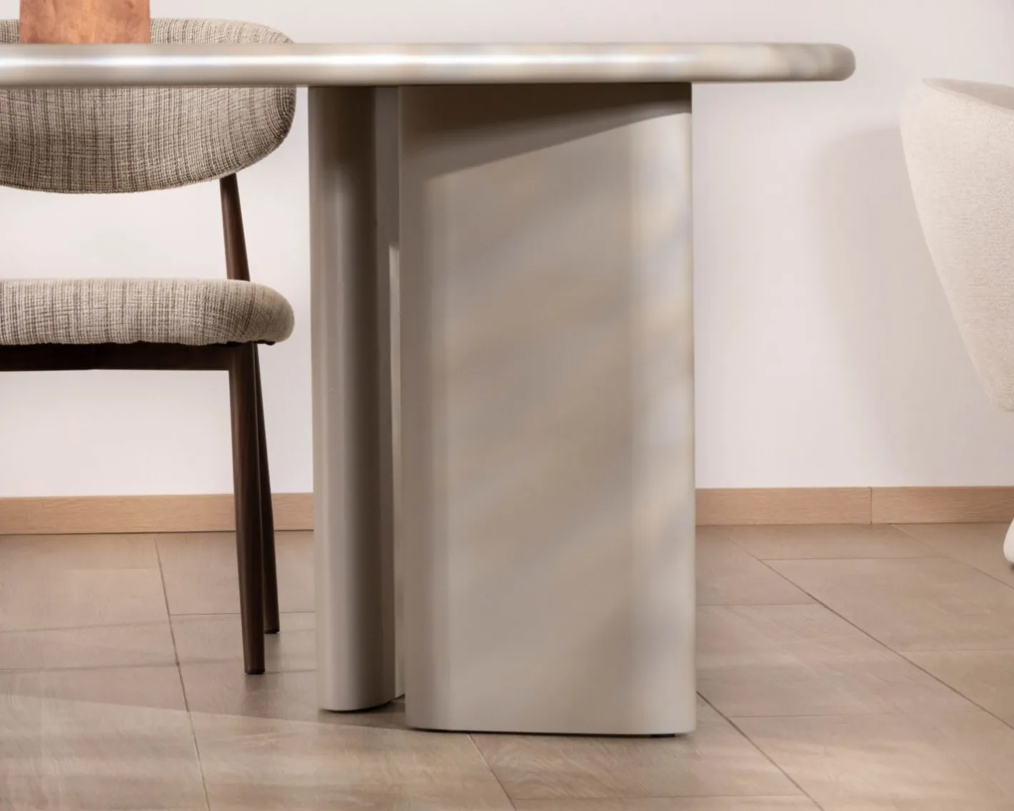 Table de repas ovale 180 cm design moderne et épuré beige "Odyna" Table À Manger Ronde Ou Ovale