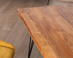 Sale Table de repas épurée et design en acacia et pieds métal 