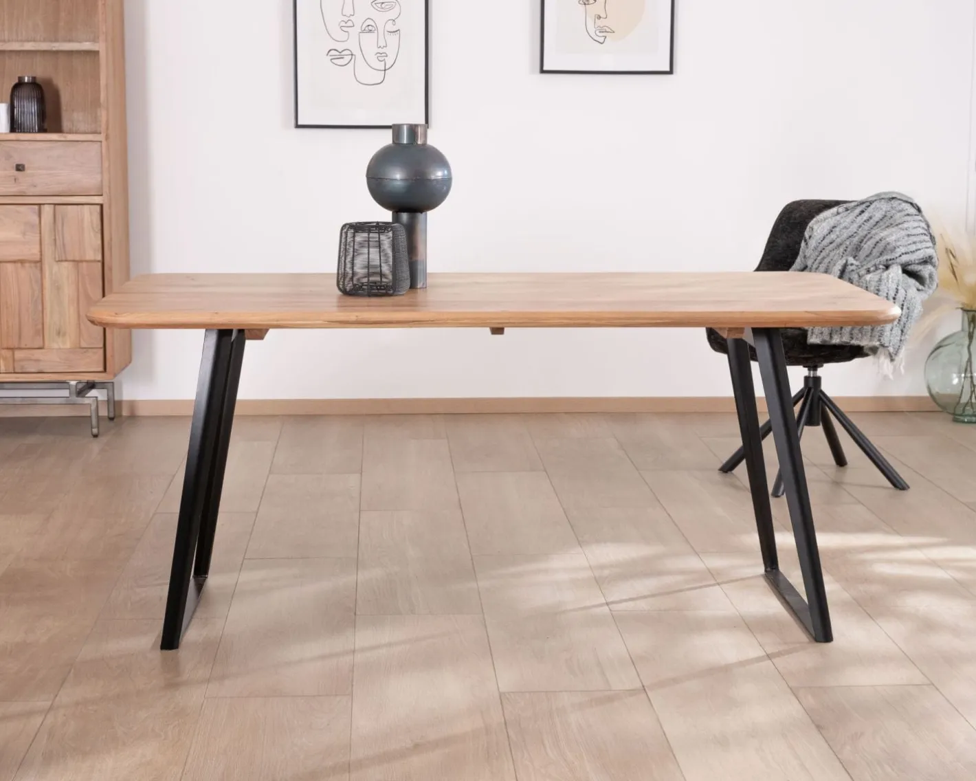 Hot Table de repas rectangulaire design aéré en acacia et piètement métal noir "Puzzle" 175 cm Table À Manger Rectangulaire