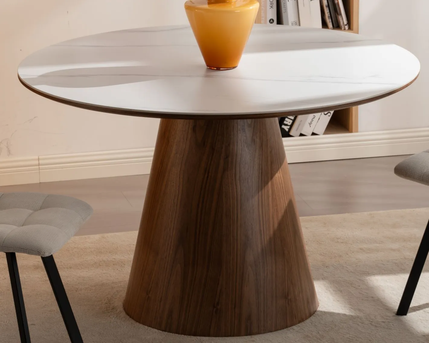 Hot Table de repas ronde 120 cm plateau céramique blanc effet marbre "Oria" piètement aspect noyer Table À Manger Ronde Ou Ovale