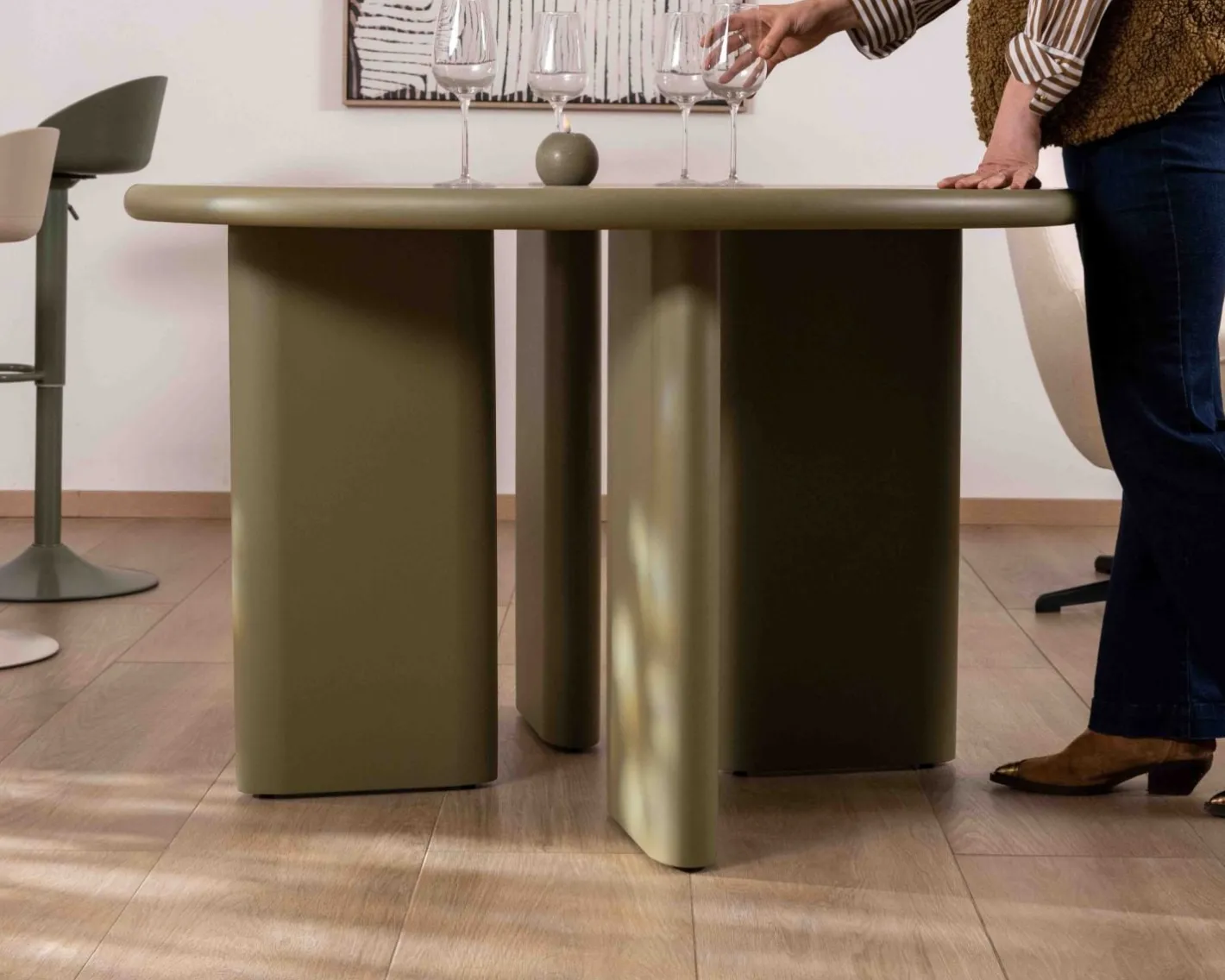 Hot Table de repas ronde coloris vert sauge "Odyna" 120 cm piètement sculptural Table À Manger Ronde Ou Ovale