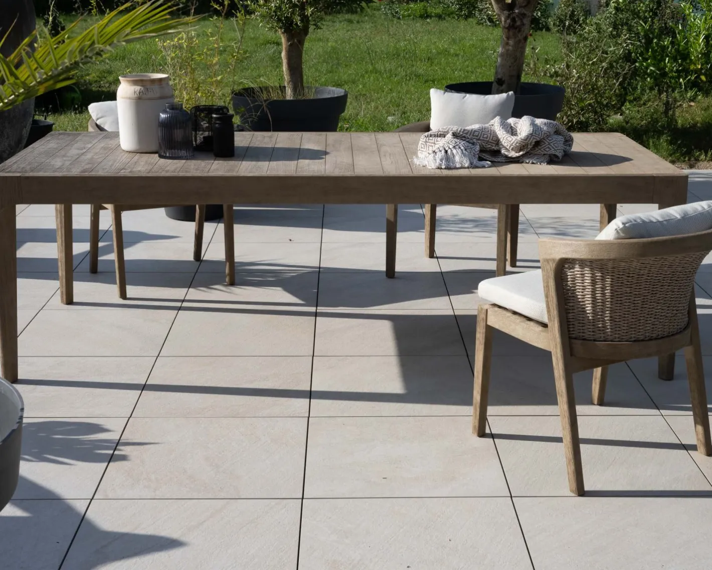 Outlet Table de repas spécial outdoor 240cm en teck finition sablée et grisée "Vérone" Table À Manger Rectangulaire