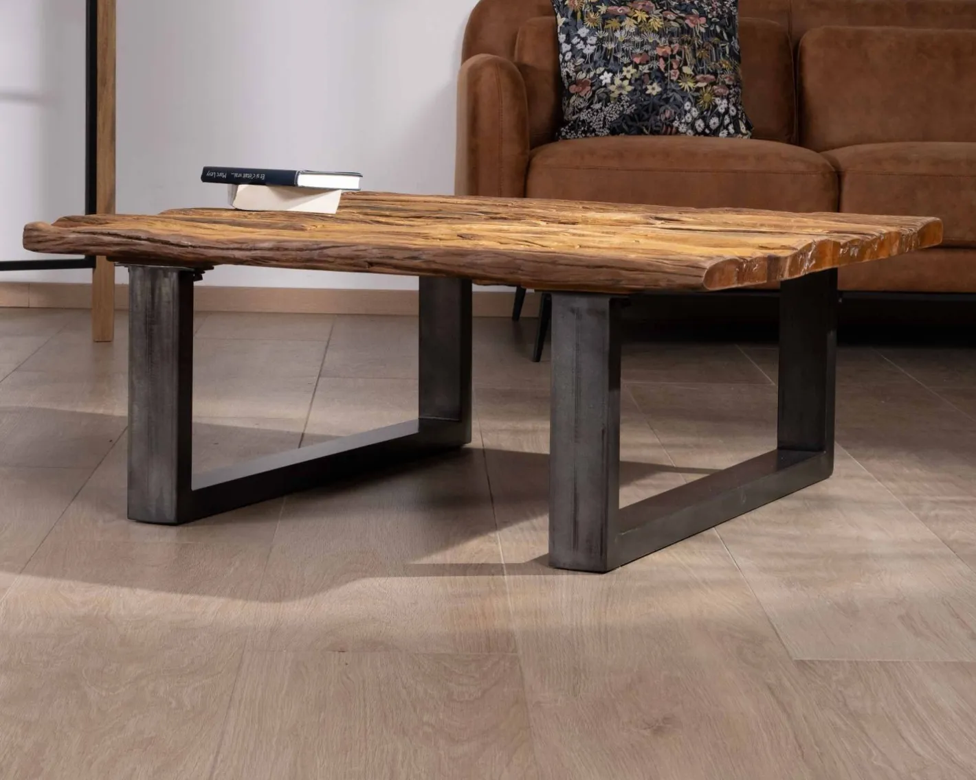Hot Table de salon carrée en bois recyclé naturel plateau verre et pieds U noir antique "Cidade" Table Basse Carrée