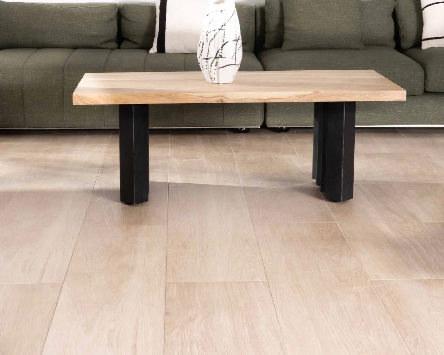Discount Table de salon design en acacia naturel et pieds métal plissés "Audacio" Table Basse Rectangulaire