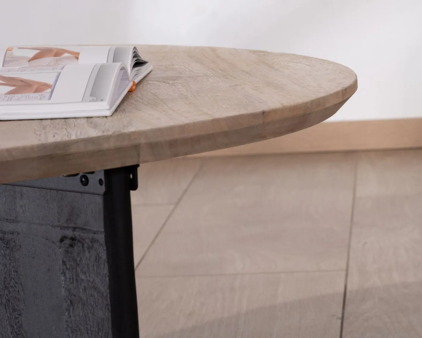 Online Table de salon ronde style épuré "Jappy" 1 pied noir Table Basse Ovale Ou Ronde