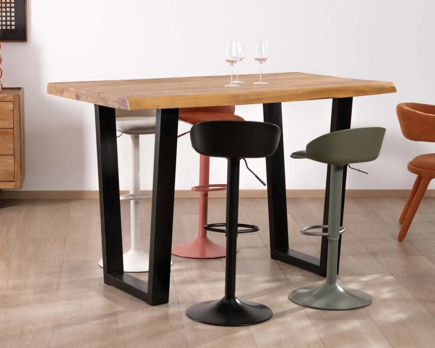 Table haute style atelier en teck recyclé massif “Lasia” avec piètement métal noir en U Table Haute Rectangulaire