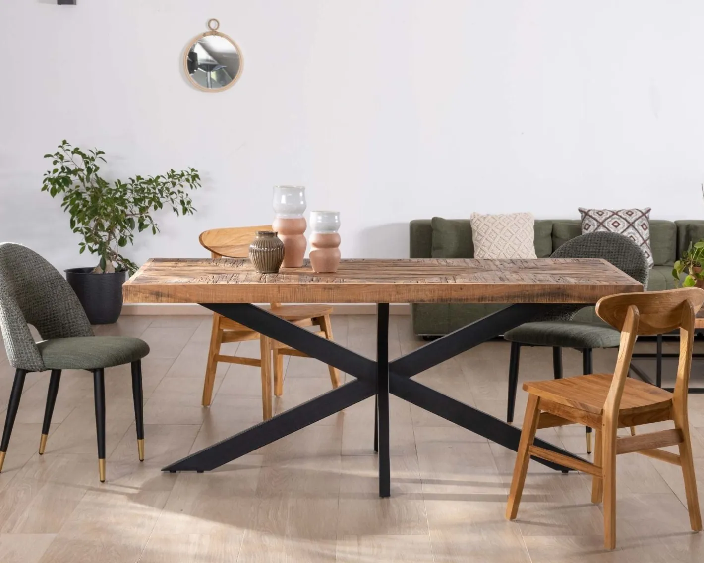 Clearance Table rectangulaire 180cm acacia finition chevrons piètement métal mikado "Géonidum" Table À Manger Rectangulaire