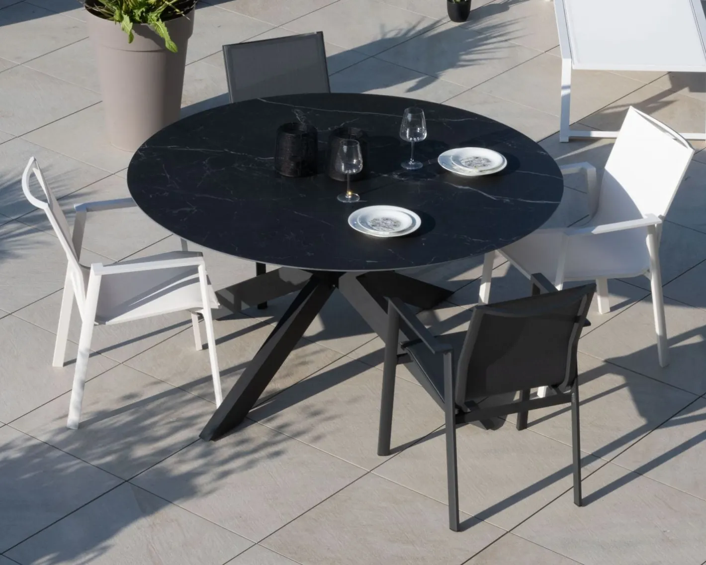 Online Table ronde noire en céramique et aluminium "Chinon" 160 cm Table À Manger Ronde Ou Ovale
