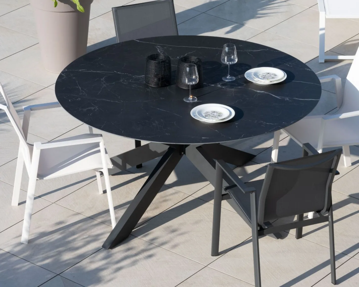 Online Table ronde noire en céramique et aluminium "Chinon" 160 cm Table À Manger Ronde Ou Ovale