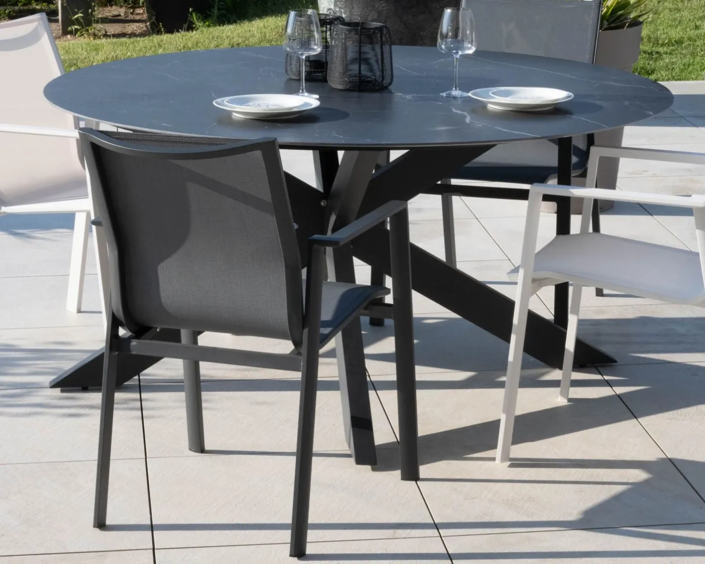 Online Table ronde noire en céramique et aluminium "Chinon" 160 cm Table À Manger Ronde Ou Ovale