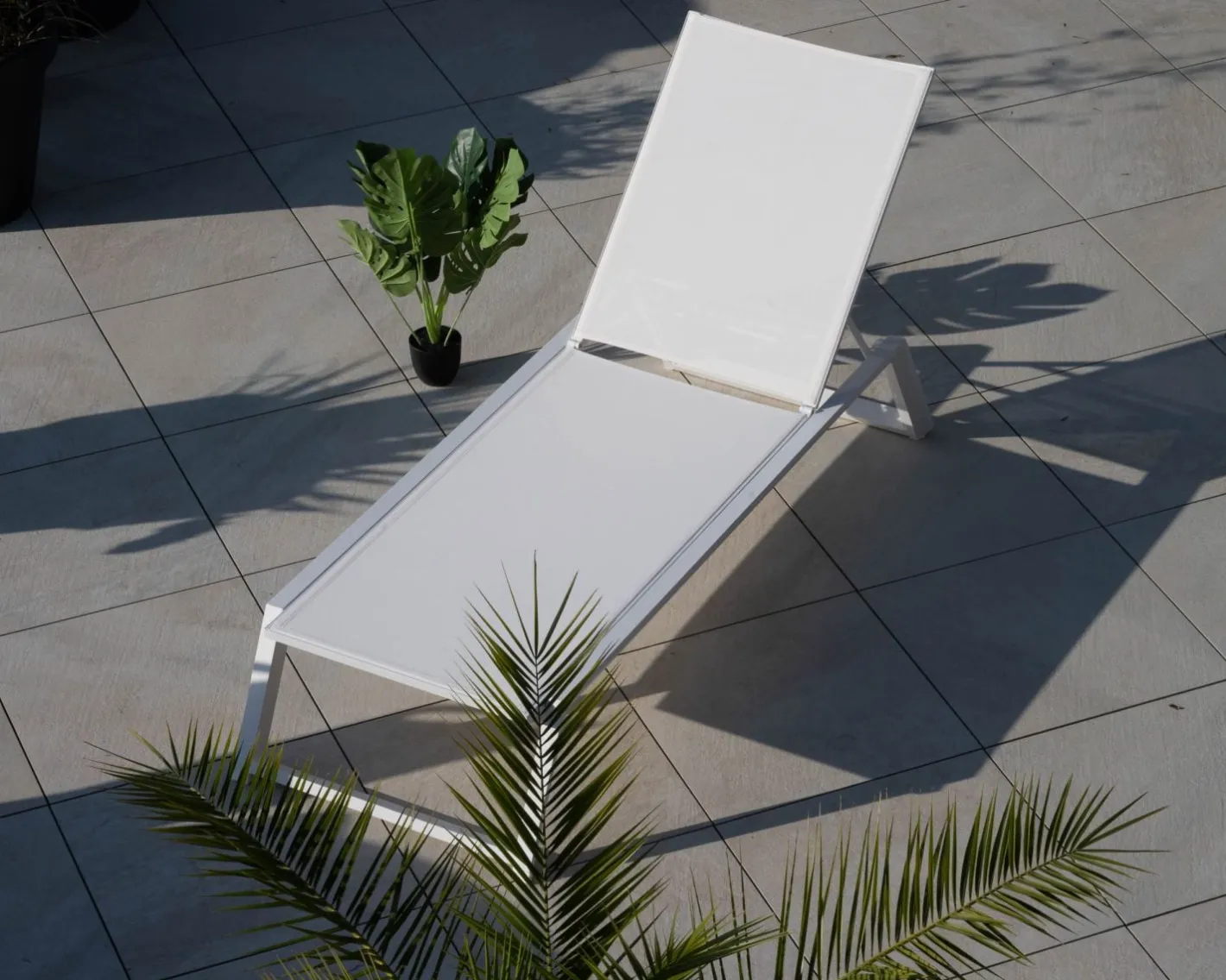 Hot Transat blanc design épuré en aluminium et textilène "Campobello" Bain De Soleil