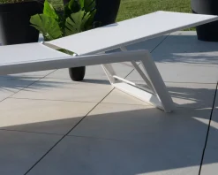 Hot Transat blanc design épuré en aluminium et textilène