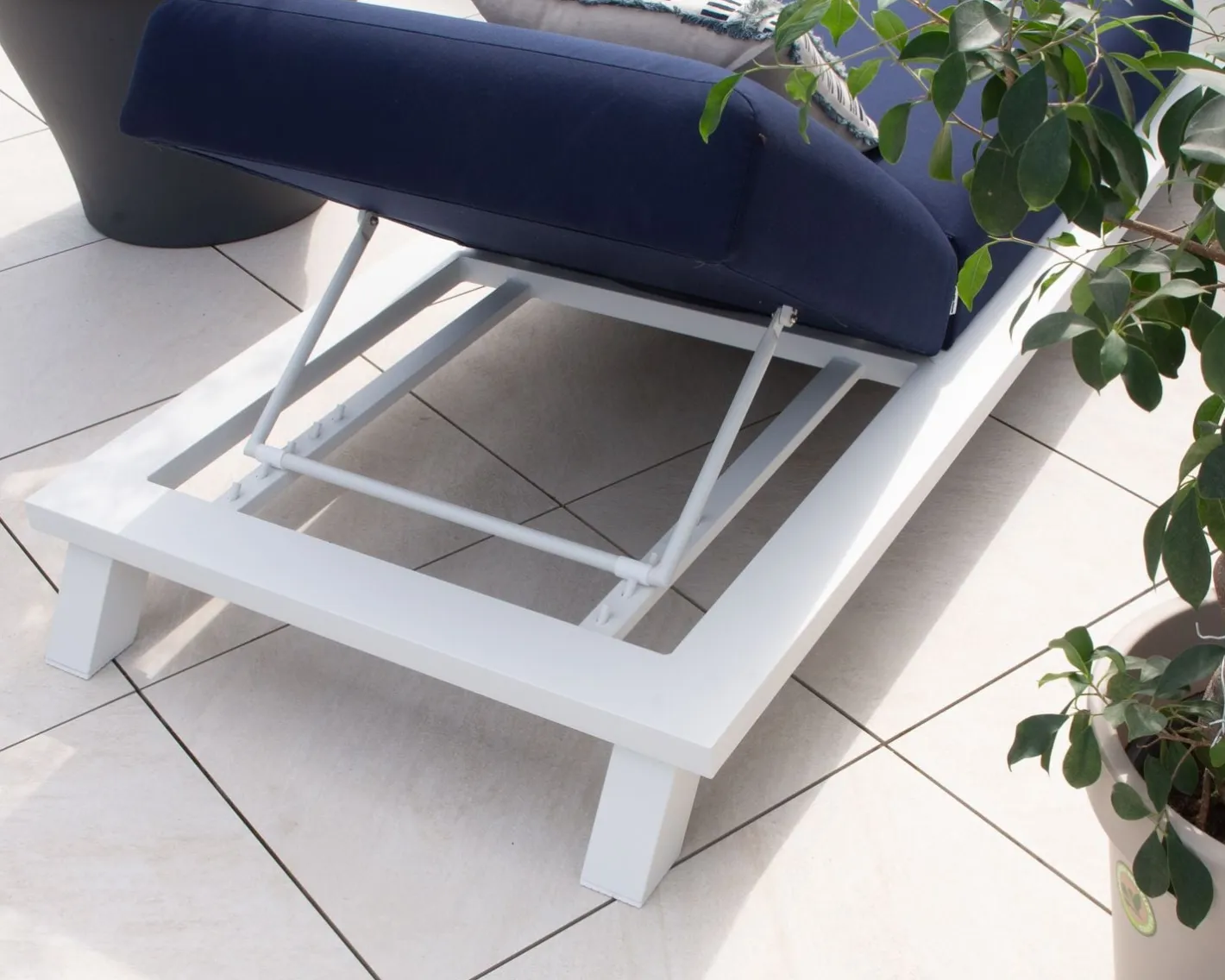 Transat haut de gamme bleu et blanc "Nusa Pedina" tissu Sunbrella Bain De Soleil