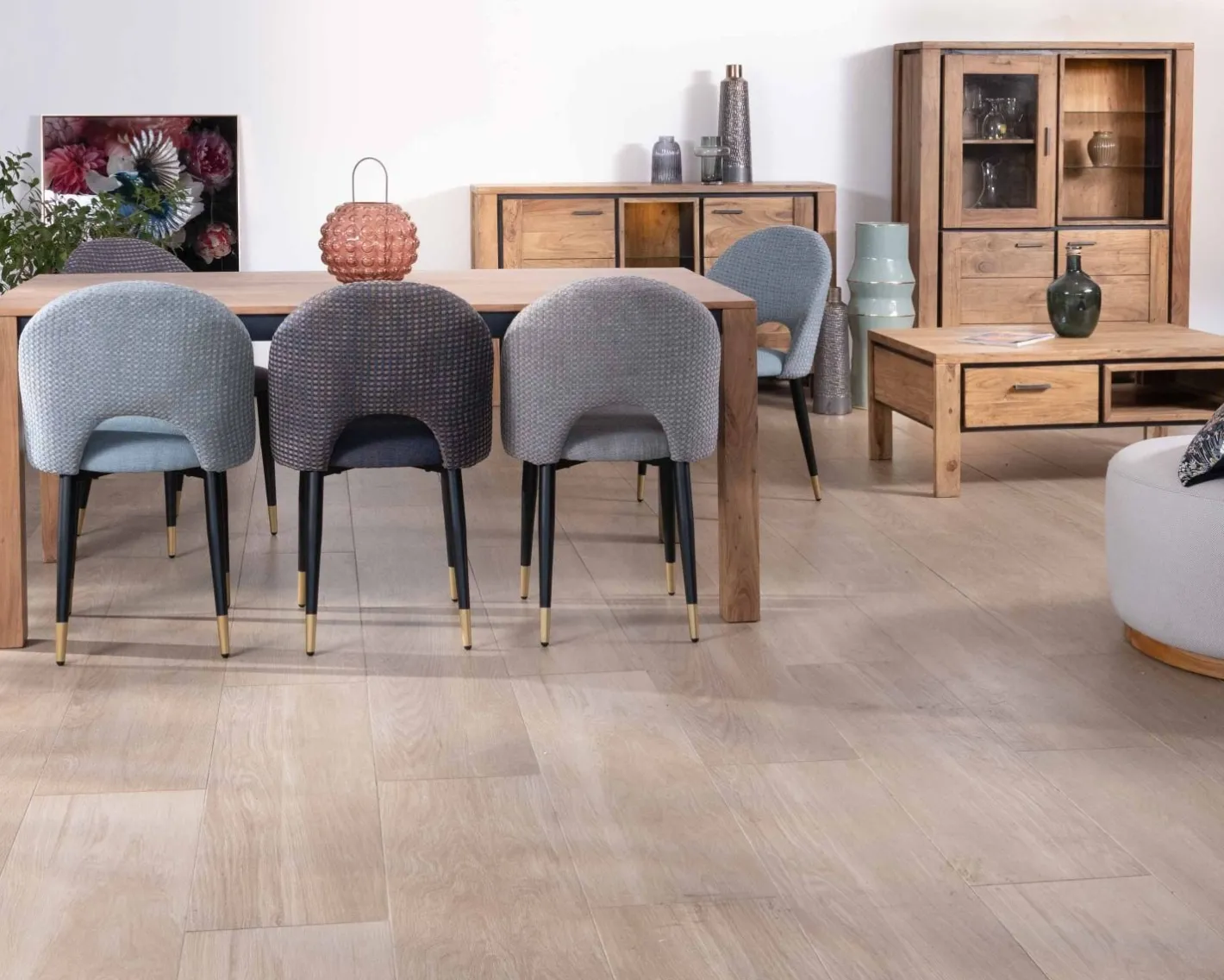 Outlet Vaisselier contemporain acacia massif relief noir 3 portes et niche avec étagères verres "Fantaisie" Vaisselier