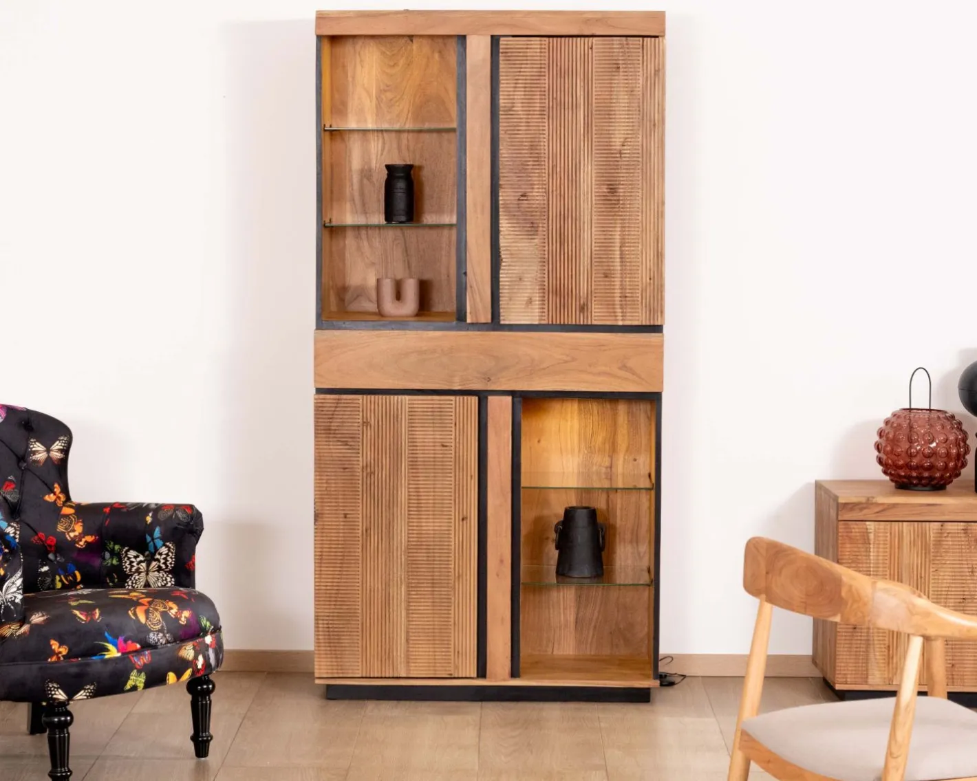 Vaisselier contemporain acacia et liserés noirs "Lumino" niches avec étagères vitrée et éclairage LED Vaisselier|Bibliothèque