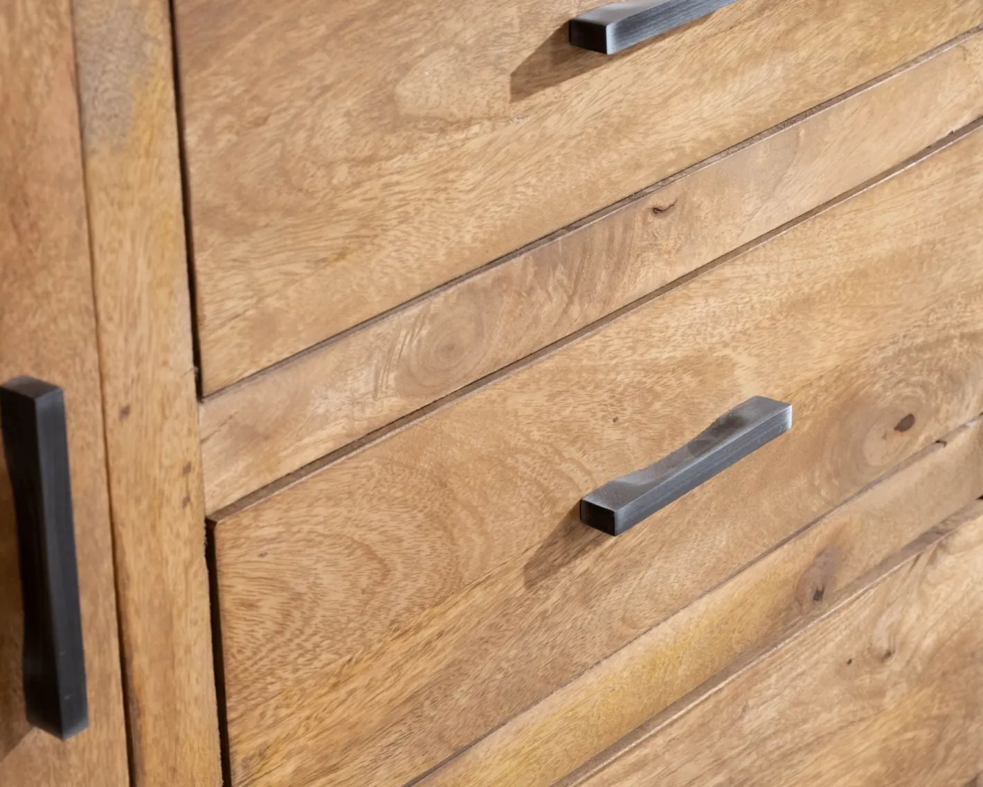 New Vaisselier contemporain 180 cm en manguier avec porte centrale vitrée "Presolino" Vaisselier