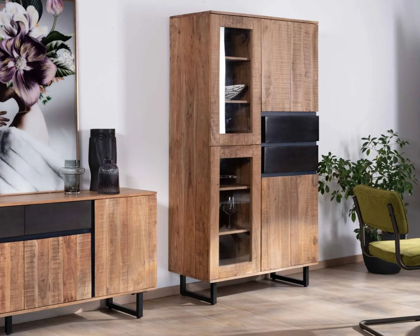Online Vaisselier contemporain en acacia avec portes vitrées et tiroirs noirs "Bennett" Vaisselier|Buffet Et Bahut