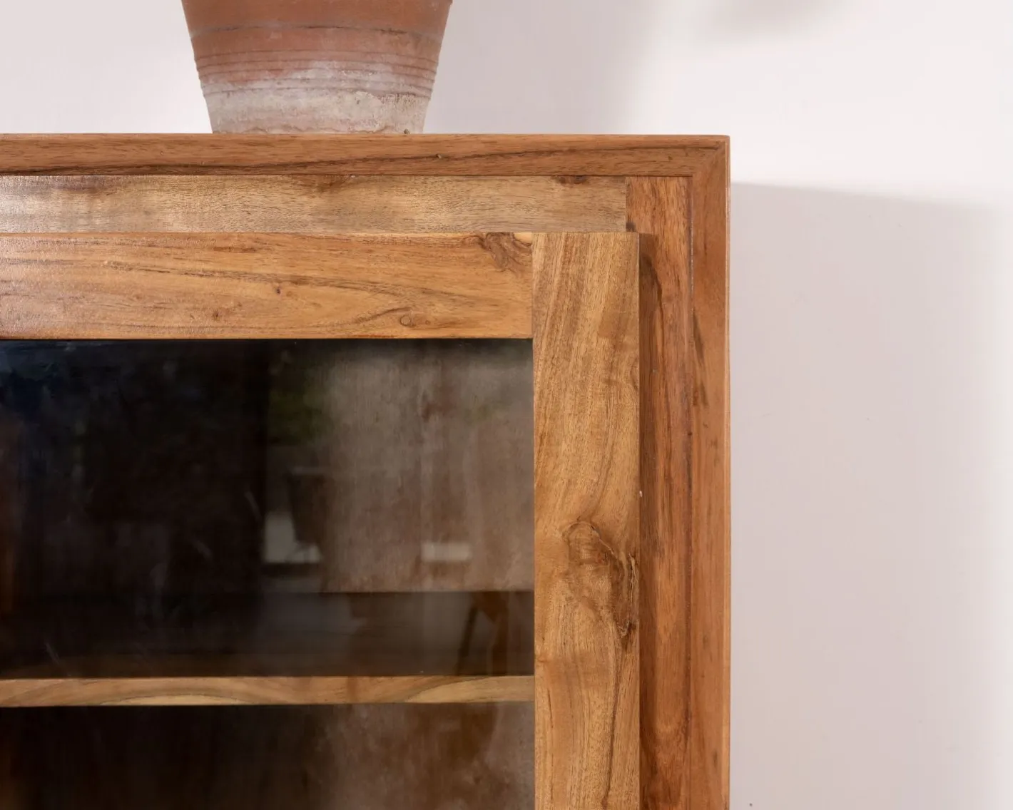 Outlet Vaisselier rétro en acacia et pieds métal "Wendy" avec façades gaufrées et portes vitrées Vaisselier|Vitrine Et Argentier