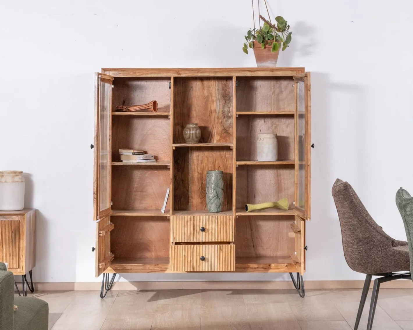 Outlet Vaisselier rétro en acacia et pieds métal "Wendy" avec façades gaufrées et portes vitrées Vaisselier|Vitrine Et Argentier