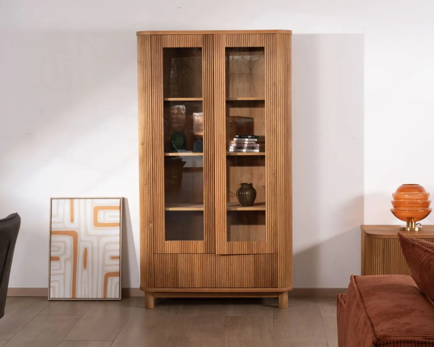 Online Vitrine avec 2 tiroirs bas style rétro "Winton" en chêne huilé aspect gaufré Vitrine Et Argentier|Rangement